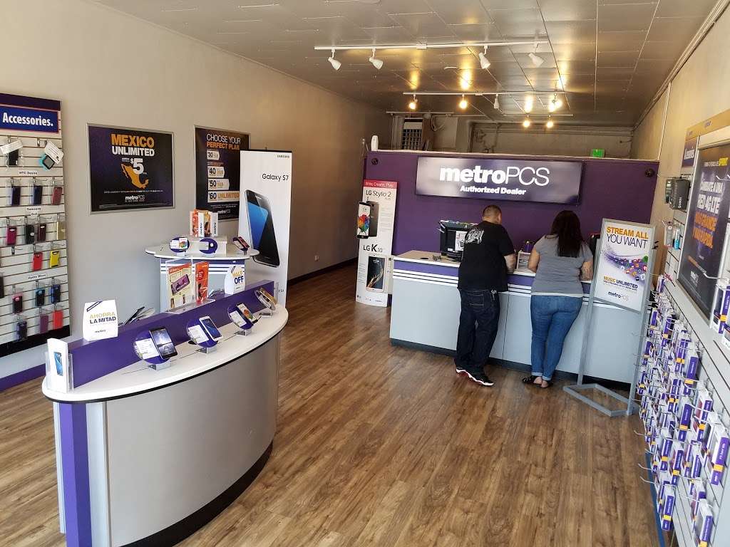 Metro by T-Mobile | 2853 Colorado Blvd, Denver, CO 80207, USA | Phone: (303) 479-3441