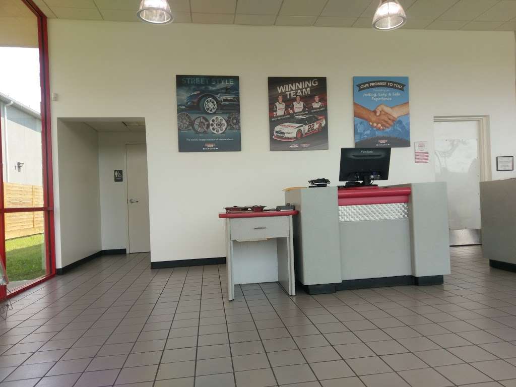 Discount Tire | 4950 North Fwy, Houston, TX 77022, USA | Phone: (713) 697-9319