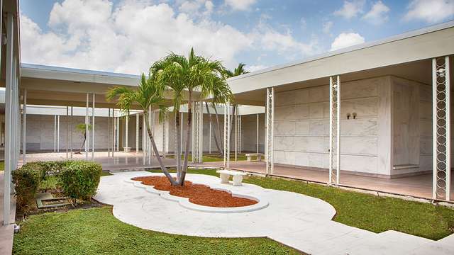 Forest Lawn Memorial Gardens Central | 499 NW 27th Ave, Fort Lauderdale, FL 33311, USA | Phone: (954) 581-9033