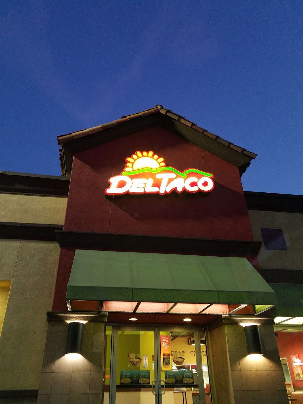 Del Taco | 15300 Summit Ave, Fontana, CA 92336, USA | Phone: (909) 463-0059