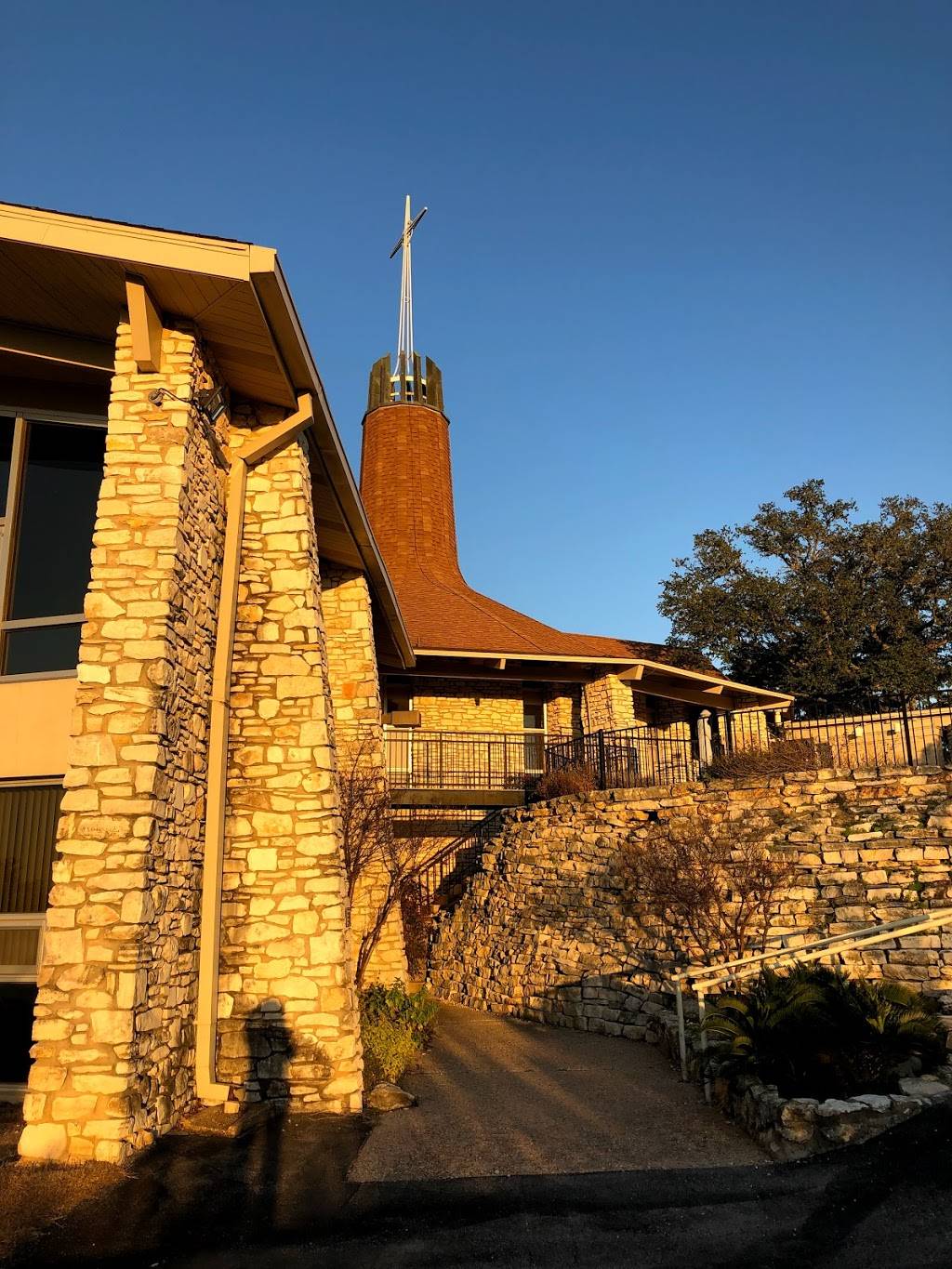 St. Lukes on the Lake Episcopal Church | 5600 Ranch Rd 620 N, Austin, TX 78732, USA | Phone: (512) 266-2455