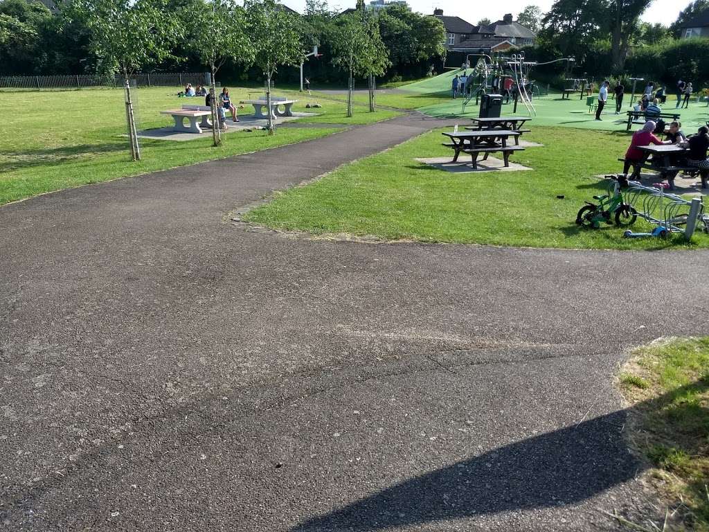 Aldersbrook Avenue Recreation Ground | Aldersbrook Ave, Enfield EN1 3JD, UK