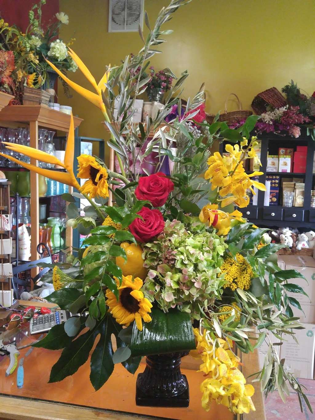 Flower Essence Flower & Gift Shop - Local Florist - Delivery | 2149 Bushkill Park Dr, Easton, PA 18040, USA | Phone: (610) 515-9970