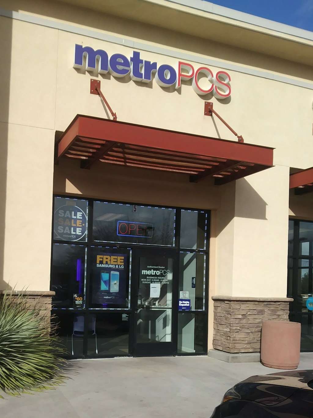 Metro by T-Mobile | 18805 Bear Valley Rd Ste 5, Apple Valley, CA 92308, USA | Phone: (760) 946-9365