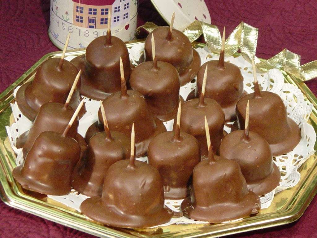 Hollingworth Candies Inc | 926 N State St, Lockport, IL 60441 | Phone: (815) 838-2275