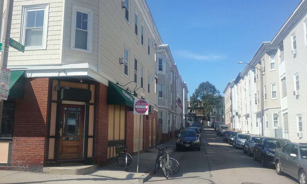 Eastside Market & Wine Shop | 474 E 8th St, South Boston, MA 02127, USA | Phone: (617) 269-7424