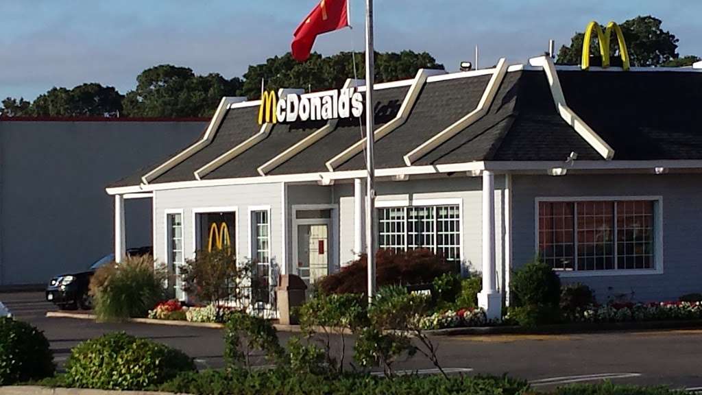 McDonalds | 5500 Sunrise Hwy, Massapequa, NY 11758, USA | Phone: (516) 798-9192