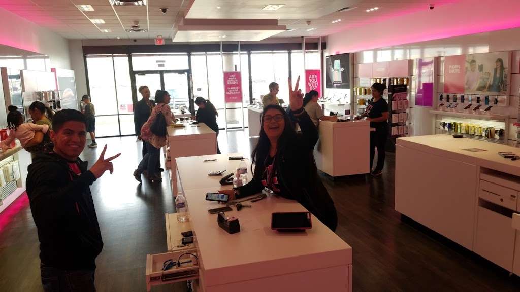 T-Mobile | 2813 Business Center Dr Ste 103, Pearland, TX 77584, USA | Phone: (713) 436-0048