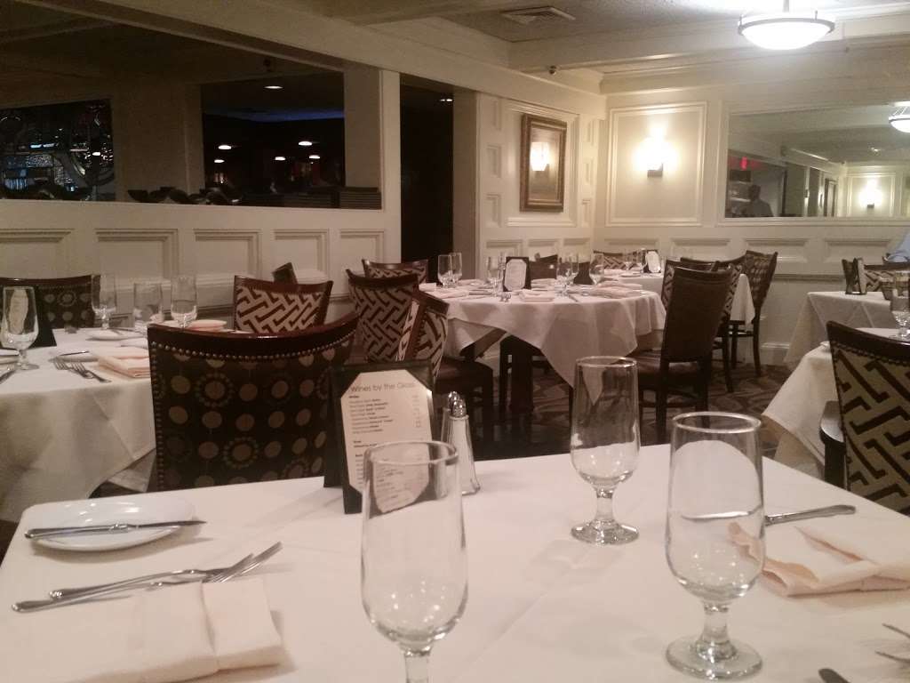 Savini Restaurant | 168 W Crescent Ave, Allendale, NJ 07401, USA | Phone: (201) 760-3700