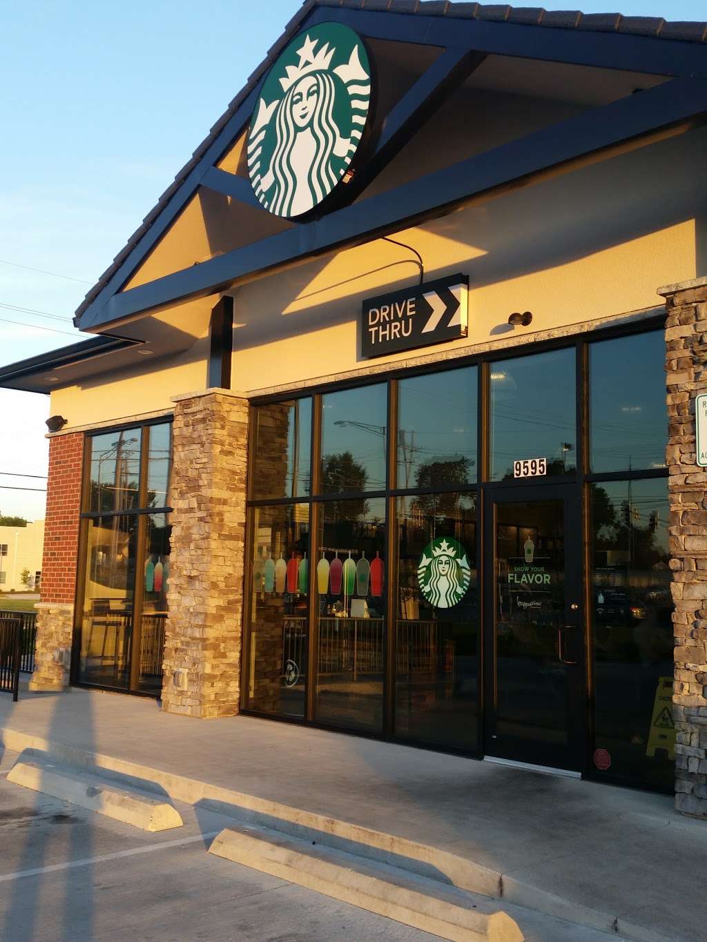 Starbucks | 9595 N McGee St, Kansas City, MO 64155, USA | Phone: (913) 209-3887