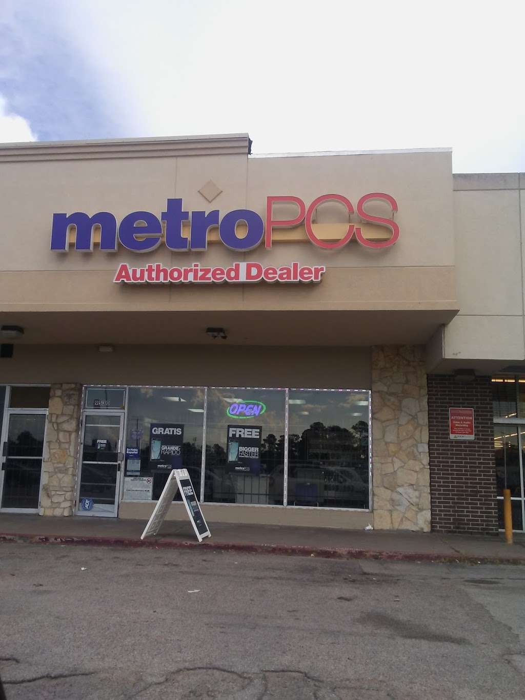 Metro by T-Mobile | 9530 Homestead Rd, Houston, TX 77016, USA | Phone: (281) 974-1561