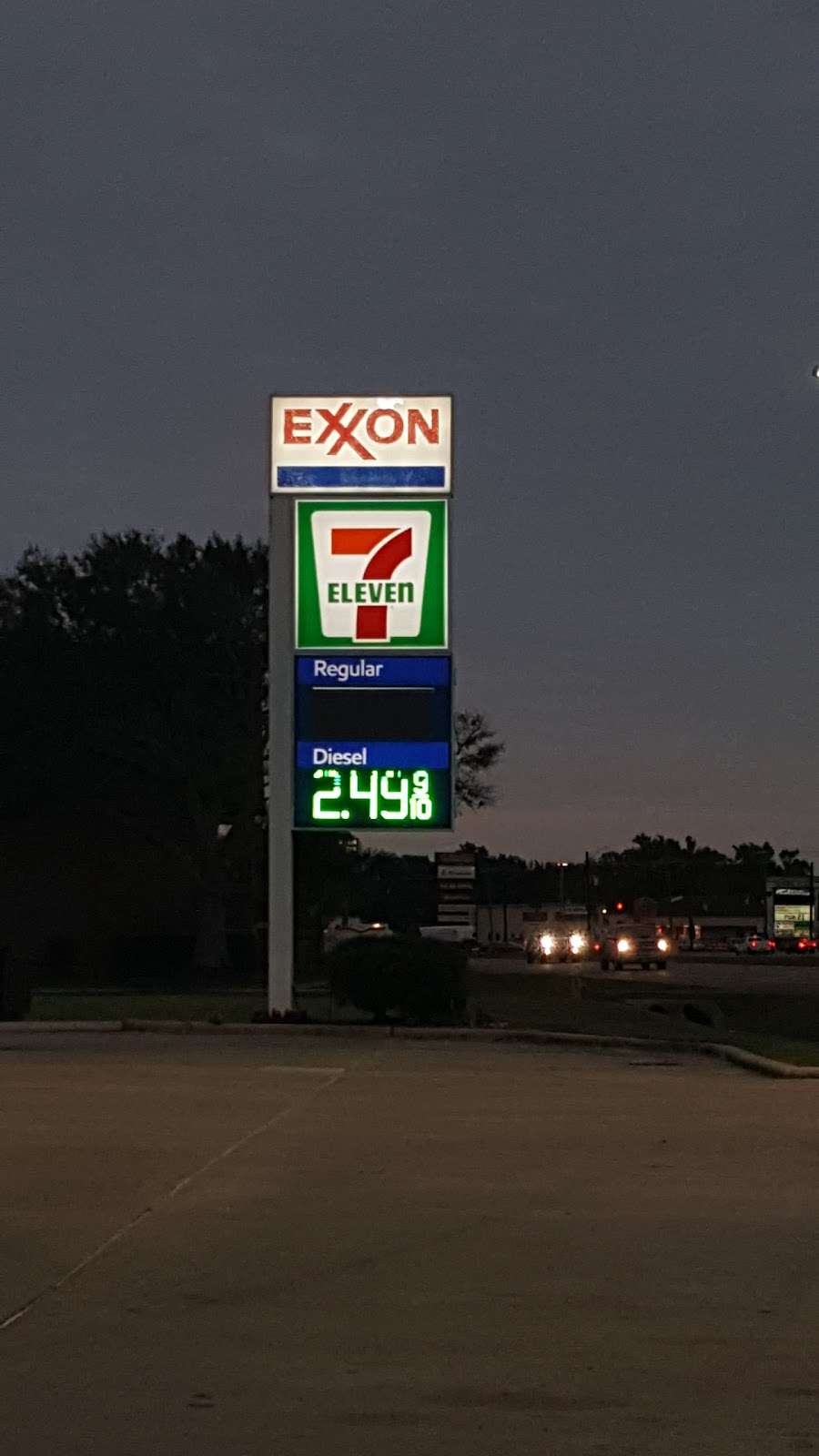 Exxon | 2480 South Loop Highway 35, Alvin, TX 77511 | Phone: (281) 585-0009