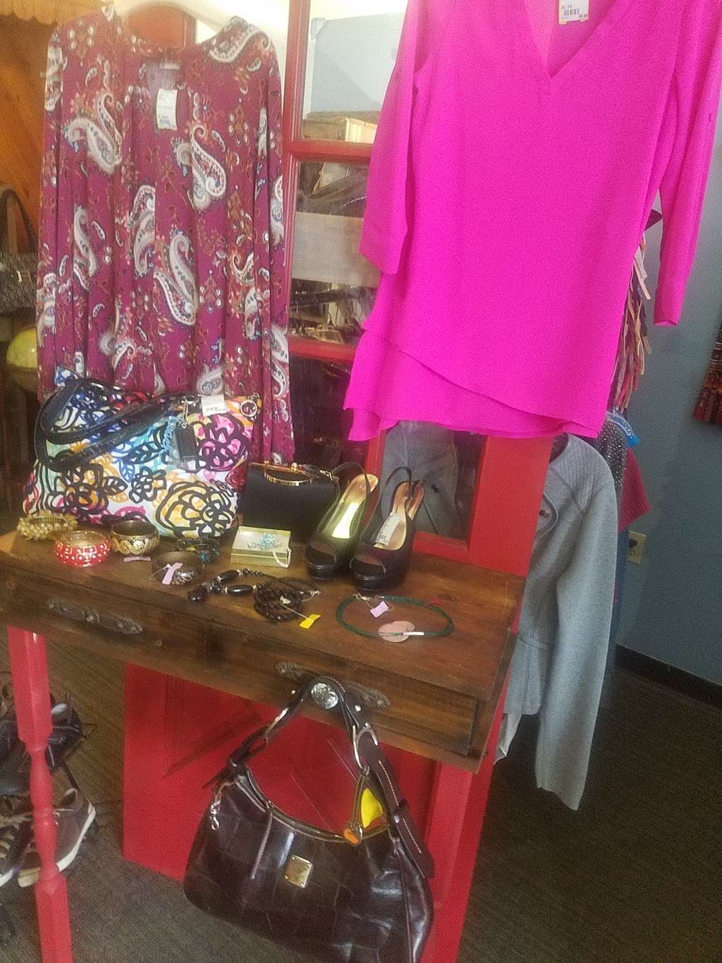 Ellies Enchanted Closet | 1635 Broadway St, Pearland, TX 77581, USA | Phone: (281) 992-2988