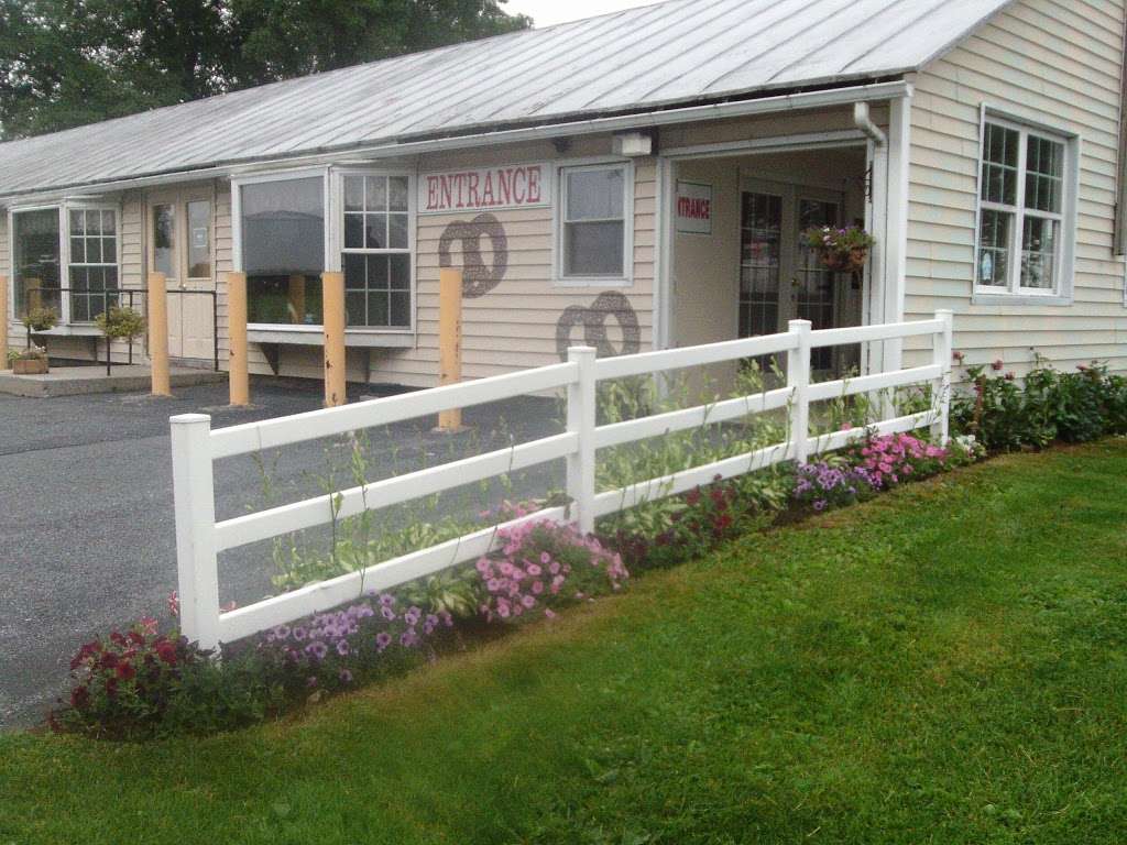 Dutch Country Soft Pretzels | 2758 Division Hwy, New Holland, PA 17557, USA | Phone: (717) 354-4493