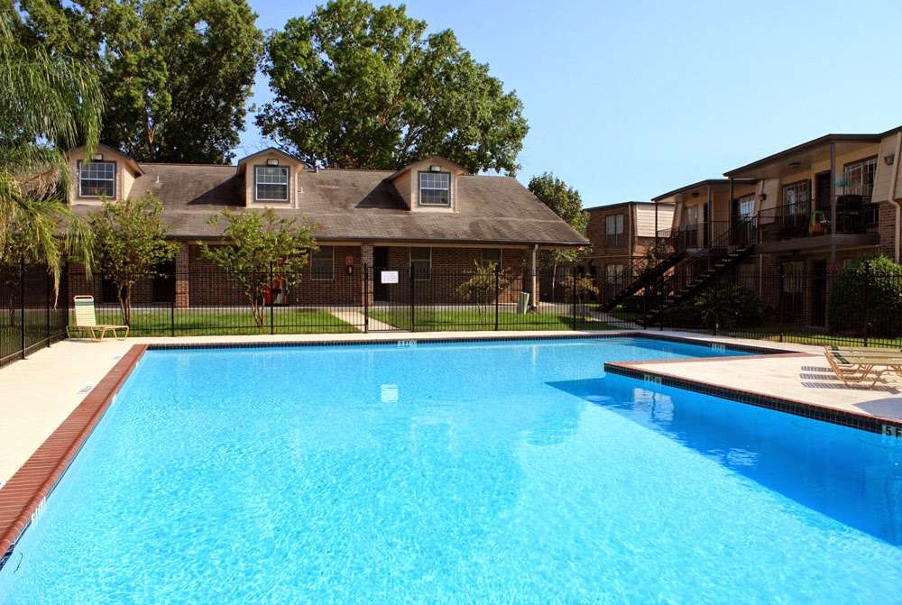 The Brixton Apartments | 1601 Garth Rd, Baytown, TX 77520, USA | Phone: (281) 672-8681