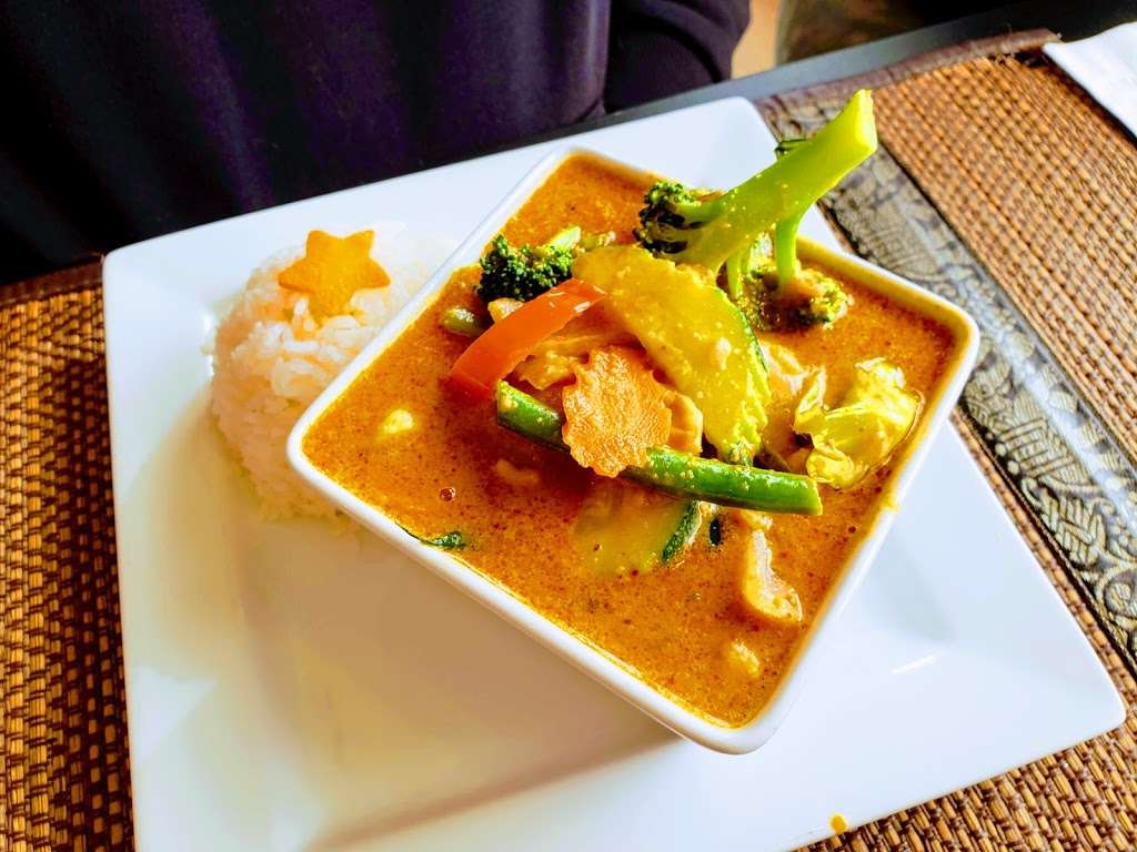 Julies Thai Kitchen | 138 Main St, Lyons, CO 80540, USA | Phone: (303) 823-2327