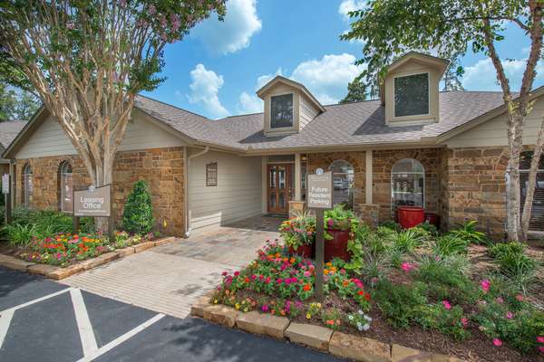 Lexington Apartments | 12000 Sawmill Rd, Spring, TX 77380 | Phone: (281) 367-0097