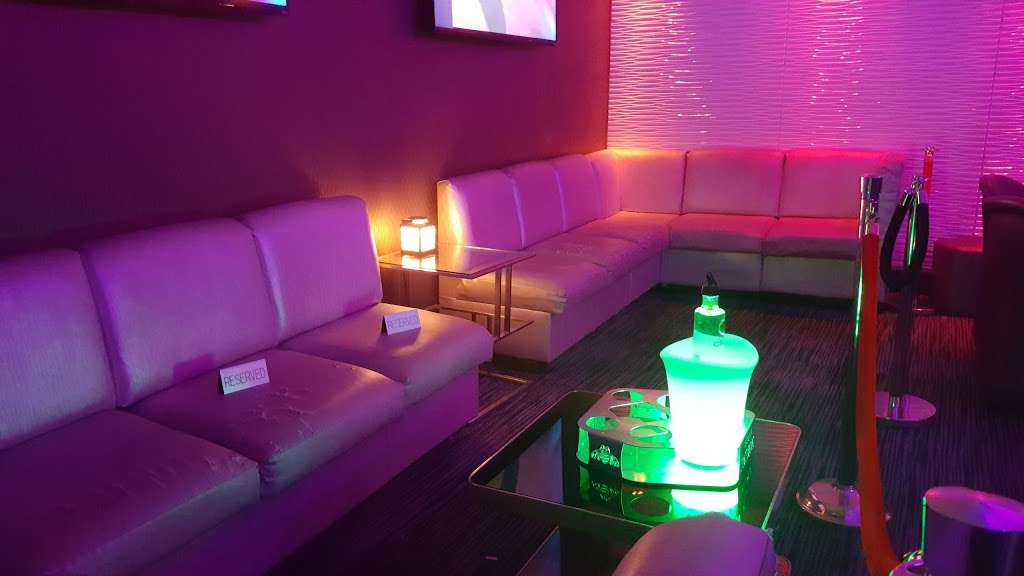 Legs Party Bar | 13200 E State Rte 350, Kansas City, MO 64138 | Phone: (816) 313-5347