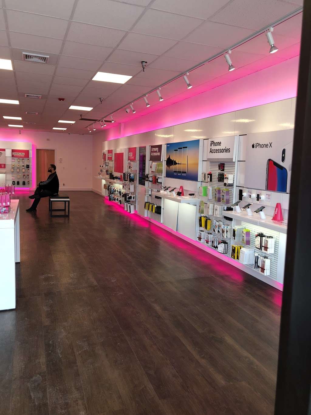 T-Mobile | 445 Old Hook Rd space 7, Emerson, NJ 07630, USA | Phone: (201) 523-9513