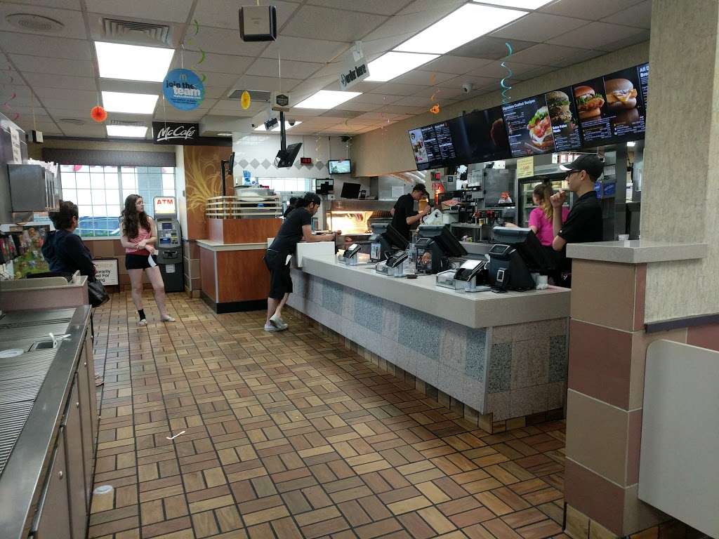McDonalds | 5500 Sunrise Hwy, Massapequa, NY 11758, USA | Phone: (516) 798-9192