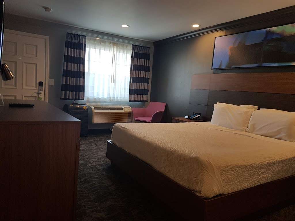 Studio Inn & Suites | 12340 Lakewood Blvd, Downey, CA 90242, USA | Phone: (562) 923-5511