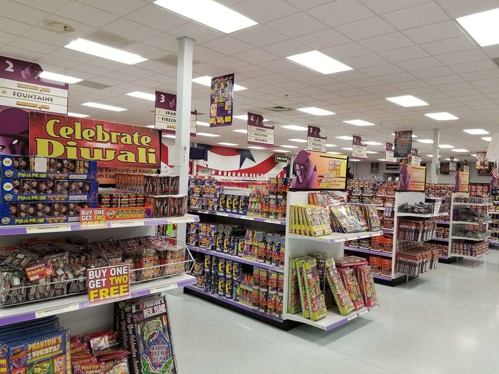 Phantom Fireworks of Breezewood | 12761 Buck Valley Rd, Warfordsburg, PA 17267, USA | Phone: (717) 294-6770