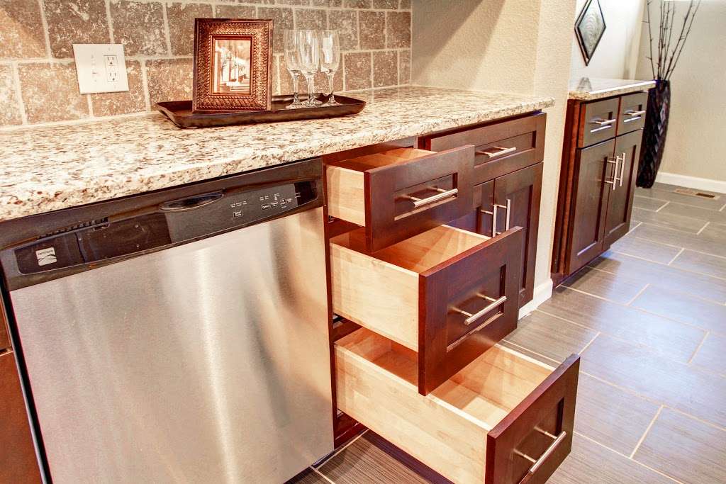 TLC Kitchen Cabinets | Holland Ln, Geneva, IL 60134 | Phone: (800) 221-8099