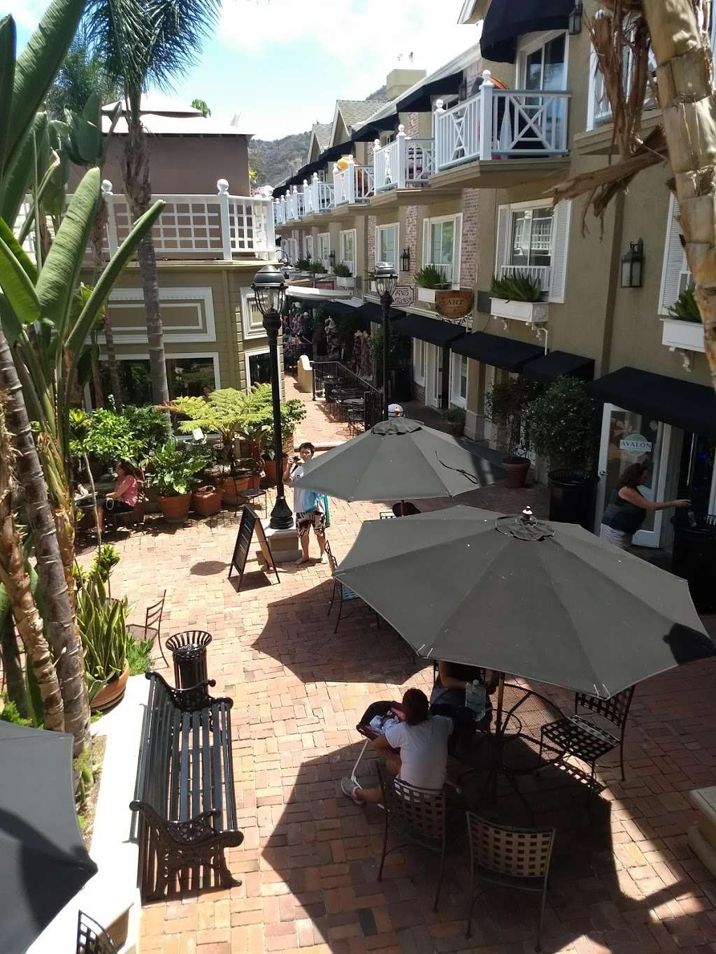 Hotel Metropole | 205 Crescent Ave, Avalon, CA 90704 | Phone: (800) 300-8528