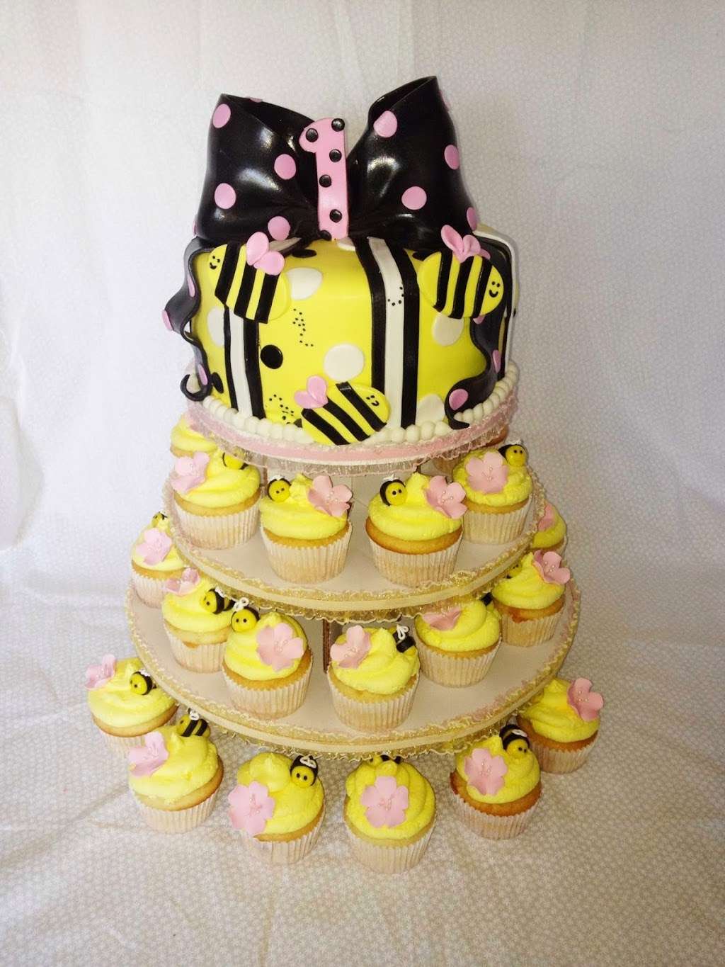 Cozze Cakes, LLC. | 143 S Main St, Nazareth, PA 18064, USA | Phone: (610) 746-9175