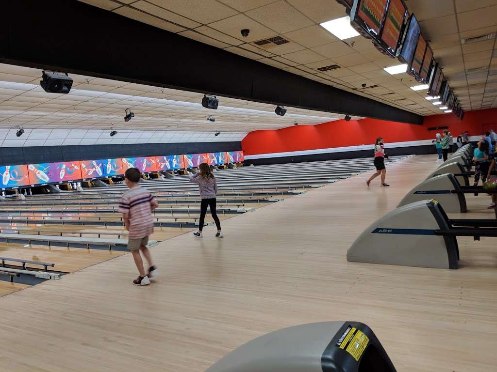 AMF Leesburg Lanes | 2813 W Main St, Leesburg, FL 34748, USA | Phone: (352) 787-3335