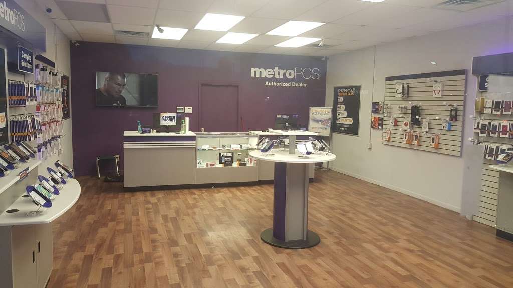 Metro by T-Mobile | 8201 Wornall Rd, Kansas City, MO 64114, USA | Phone: (816) 569-3585