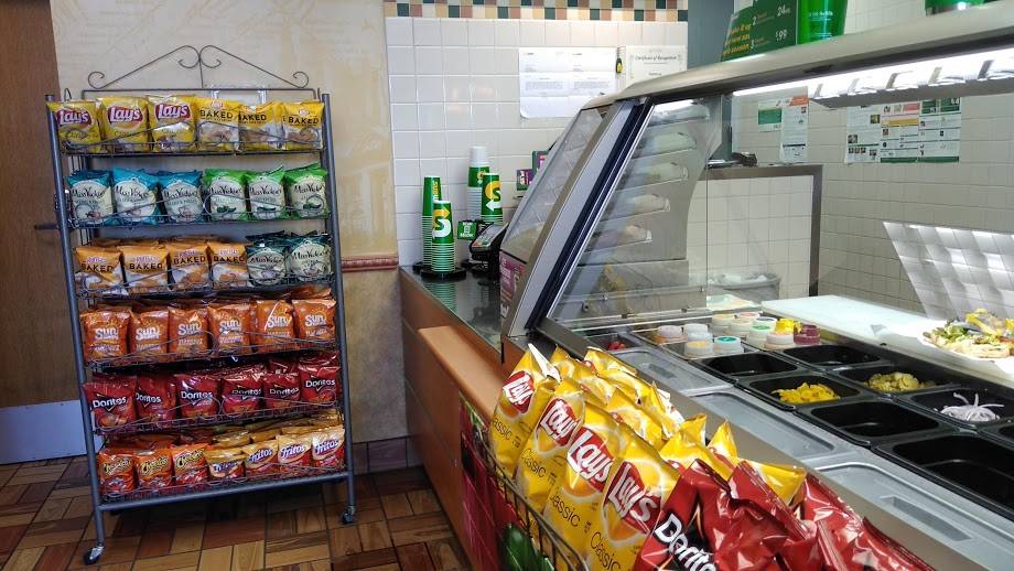 Subway | 1720 E Old Shakopee Rd, Bloomington, MN 55425, USA | Phone: (952) 884-6645