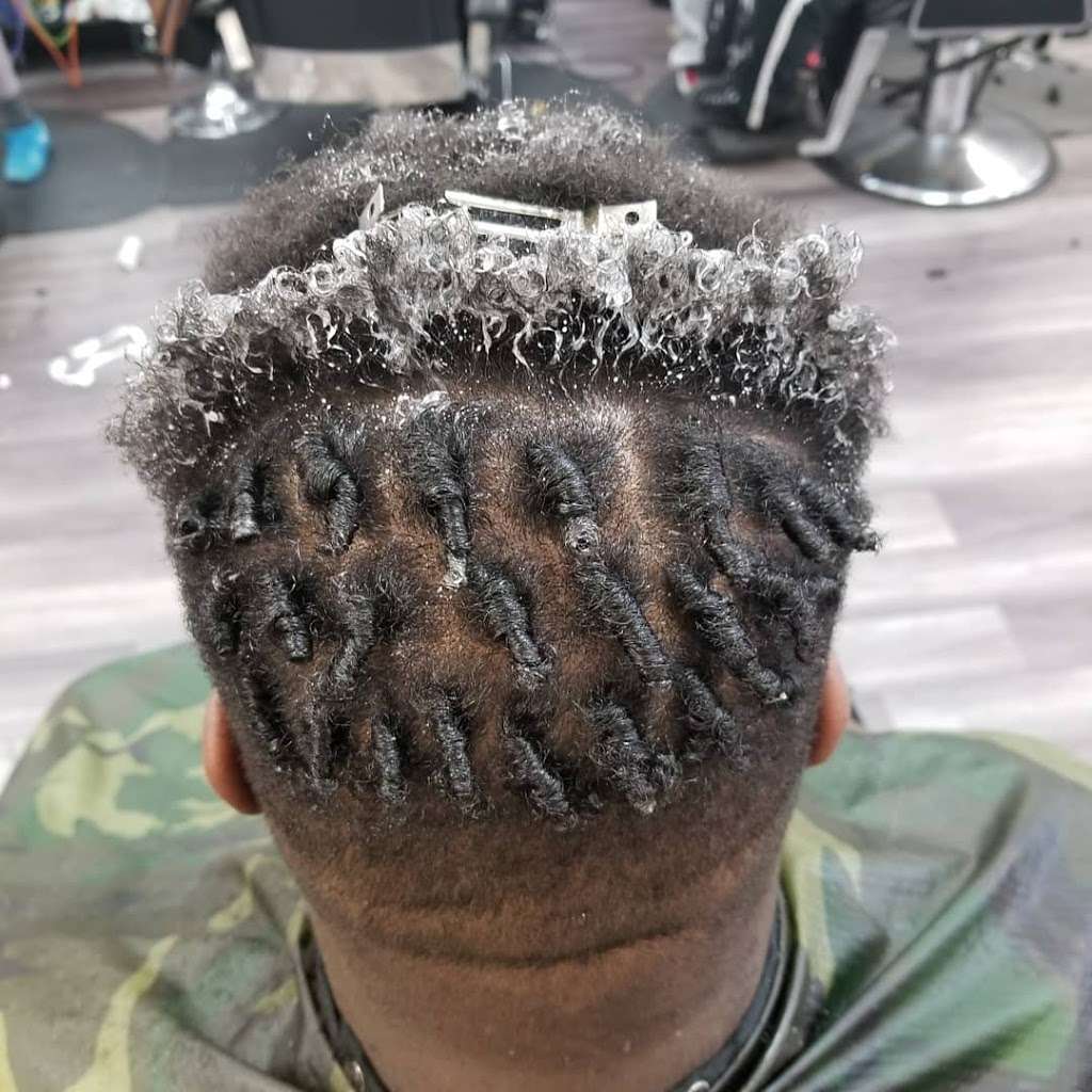 Razor Reese (Miraclesnbowties #ig) #celebritybarber Beside Citgo | 3201 Beatties Ford Rd suite f, Charlotte, NC 28216, USA | Phone: (980) 221-4908