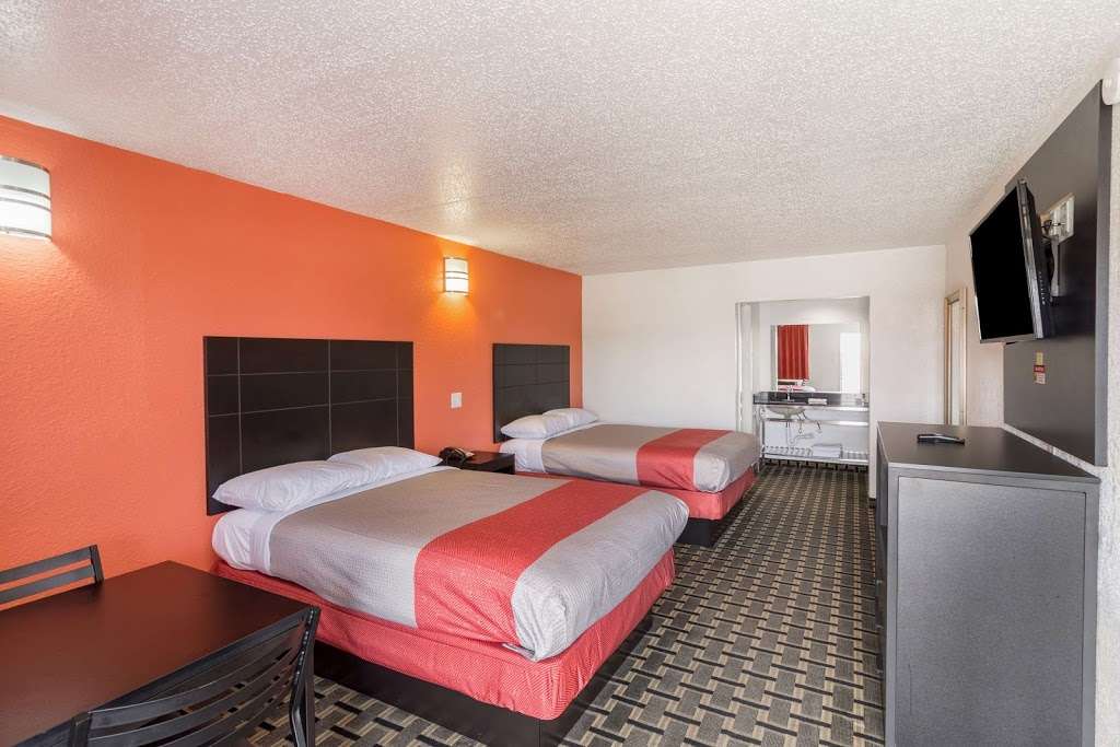 Motel 6 Houston - Brookhollow | 5555 W 34th St, Houston, TX 77092, USA | Phone: (713) 682-8588