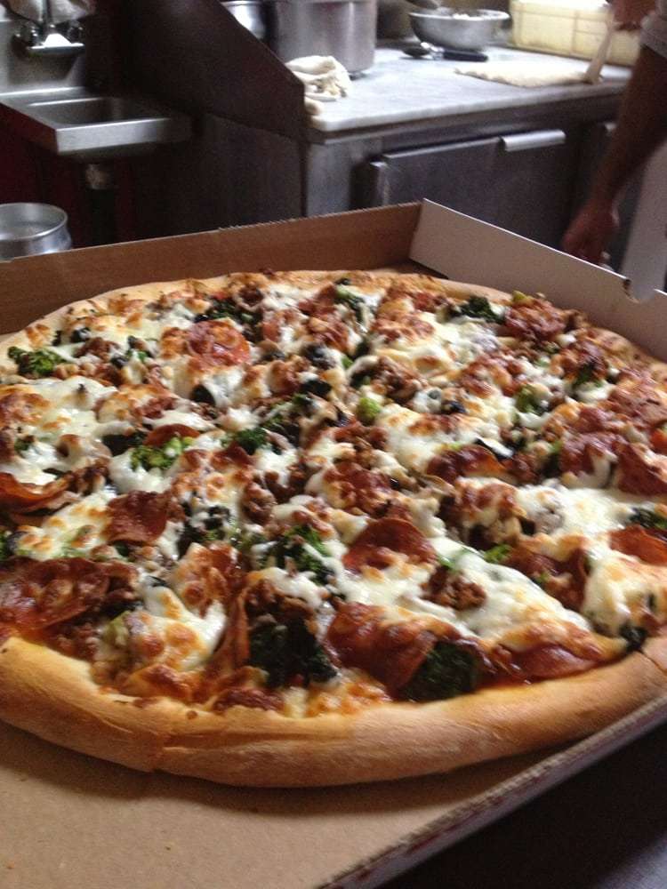 Mikes Pizza | 61-07 Utopia Pkwy, Fresh Meadows, NY 11365 | Phone: (718) 321-0694