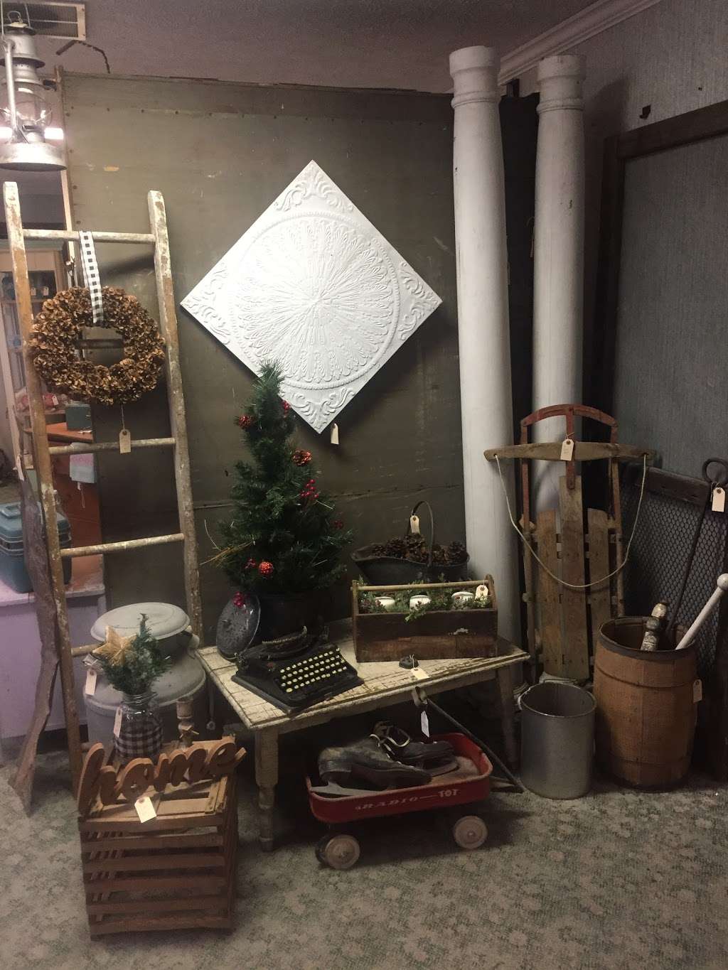 Pump House Antiques | 158 N Main St, Bargersville, IN 46106 | Phone: (317) 458-0456