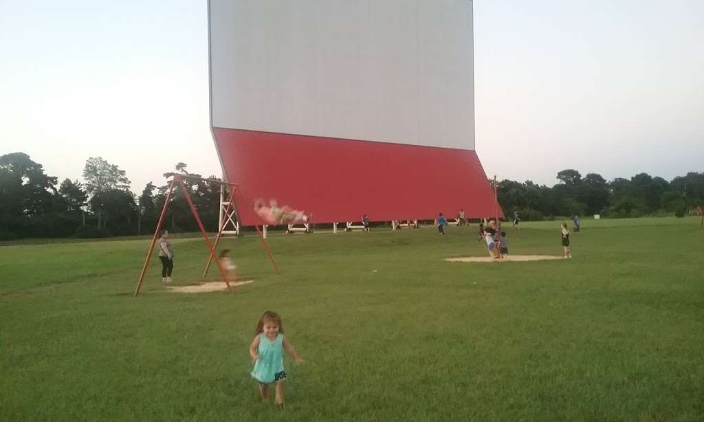 Showboat Drive-In | 22422 Farm to Market 2920, Hockley, TX 77447, USA | Phone: (281) 351-5224