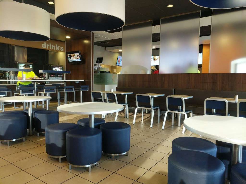 McDonalds | 6300 N Oak Trafficway, Gladstone, MO 64118, USA | Phone: (816) 436-7141