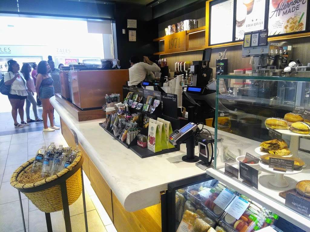 Starbucks | 132 Christiana Mall, Newark, DE 19702, USA | Phone: (302) 300-5489