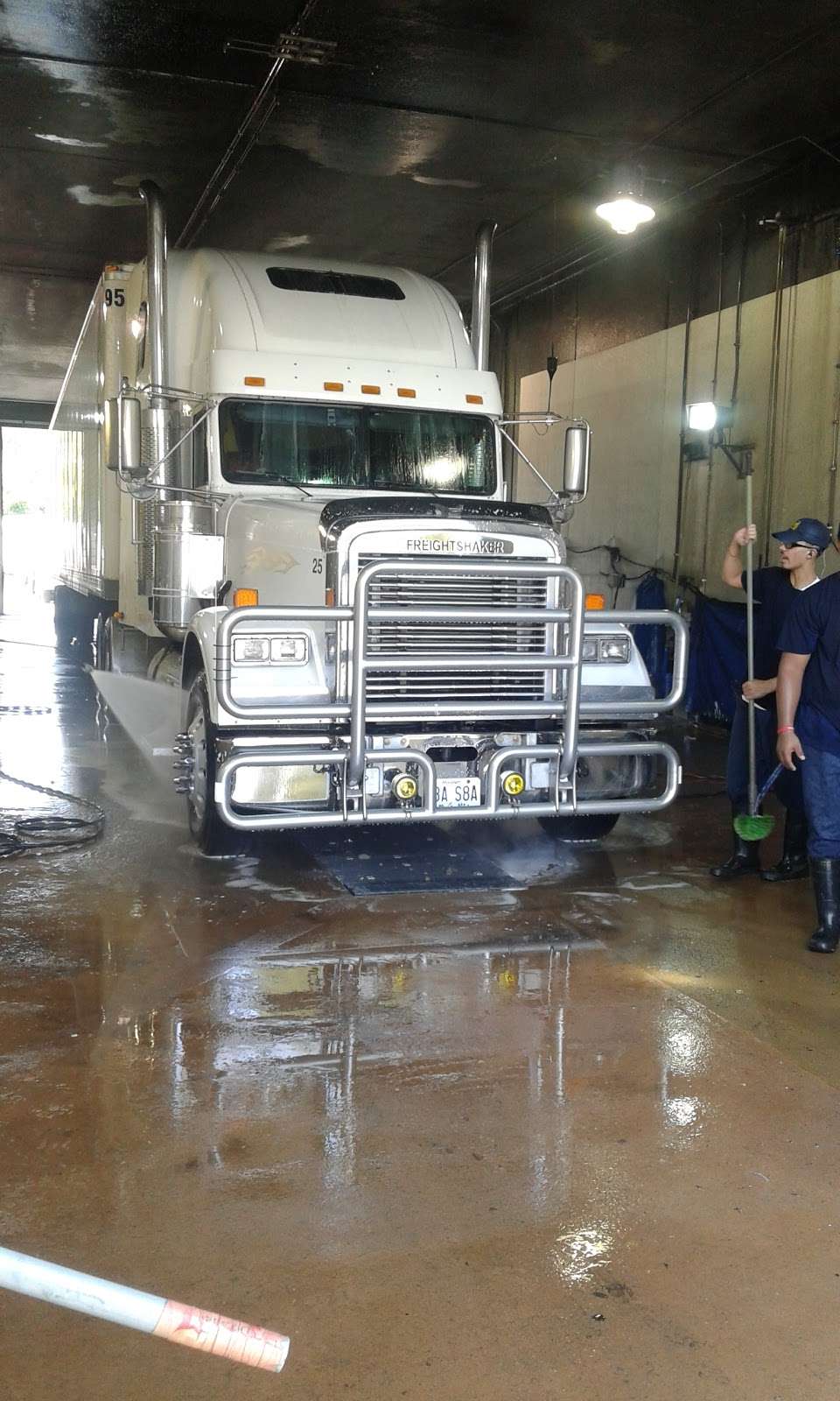 Blue Beacon Truck Wash of Kansas City, MO | 1201 N Corrington Ave, I-435 Exit 57 (Front St), Kansas City, MO 64120 | Phone: (816) 231-6858