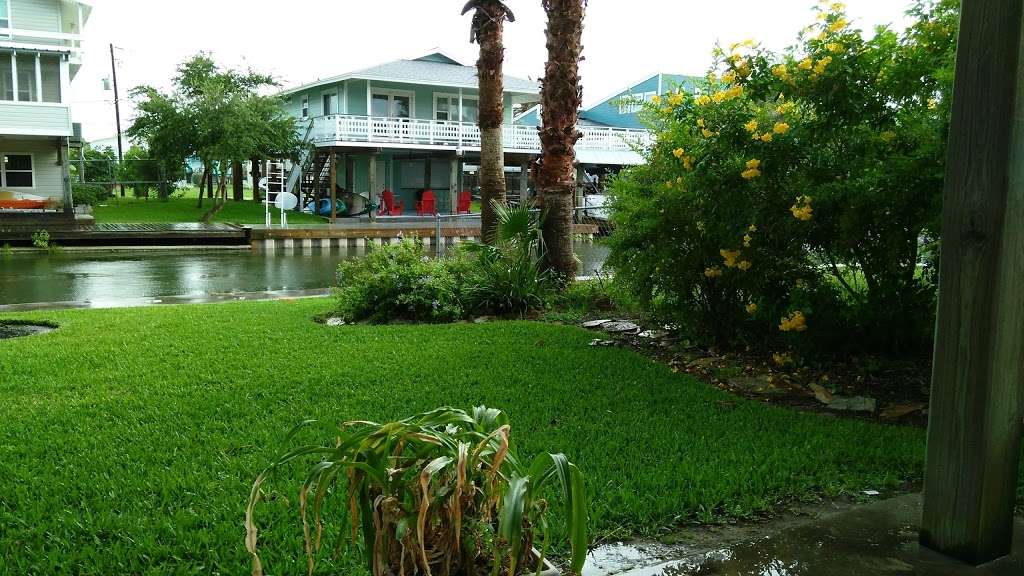 Sea-esta by the Bay! Vacation Rental | 16638 Bermuda Way, Jamaica Beach, TX 77554, USA | Phone: (979) 799-6970