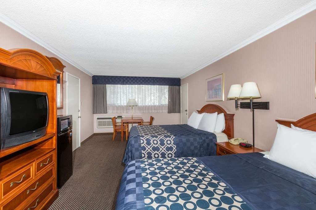 Days Inn by Wyndham Los Angeles LAX/VeniceBch/Marina DelRay | 901 W Manchester Blvd, Inglewood, CA 90301, USA | Phone: (310) 256-3917