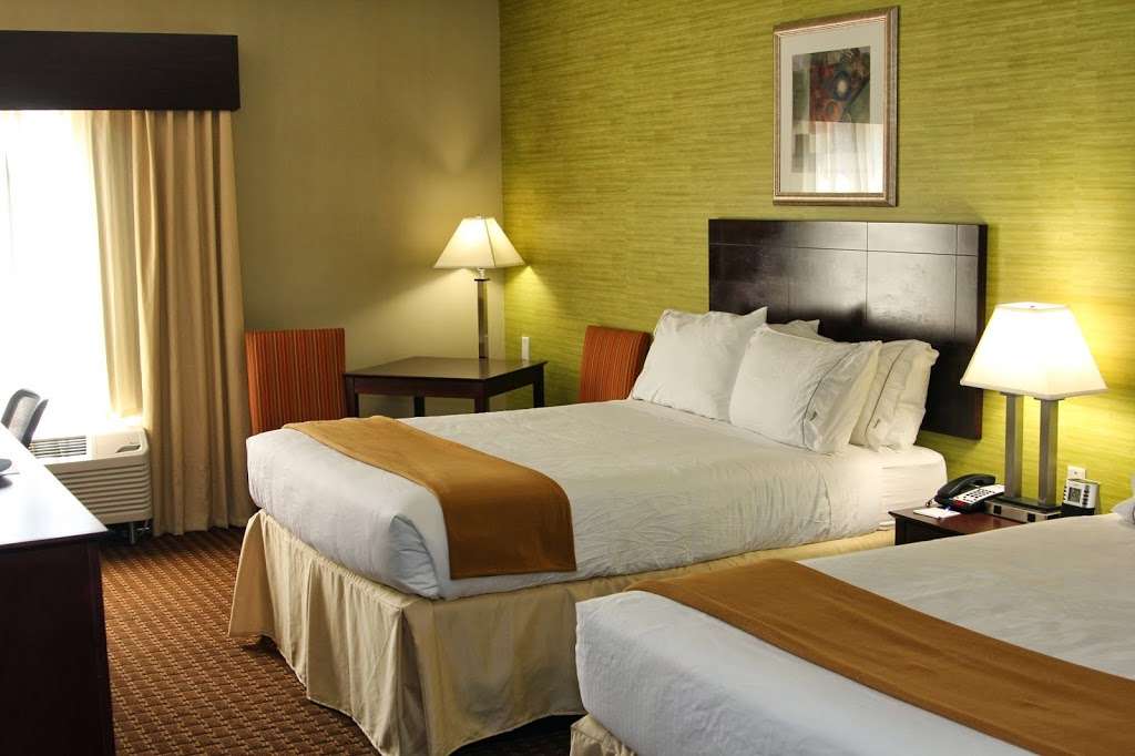 Holiday Inn Express & Suites INDIANAPOLIS W - AIRPORT AREA | 5855 Rockville Rd, Indianapolis, IN 46224, USA | Phone: (317) 554-0900