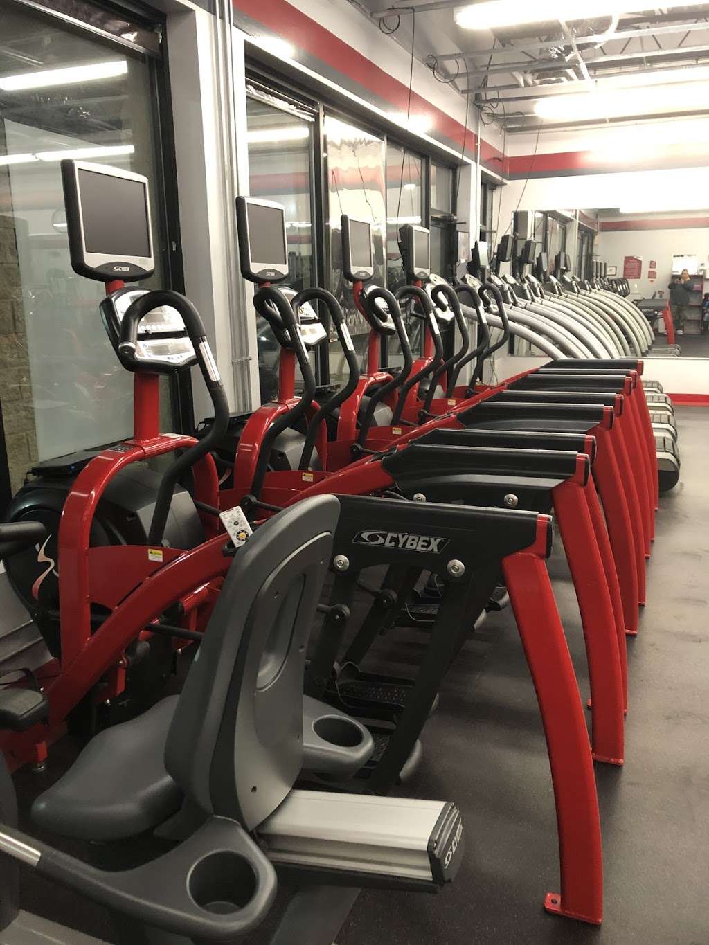 Snap Fitness | 389 N Wilson Rd, Round Lake, IL 60073, USA | Phone: (847) 546-1400