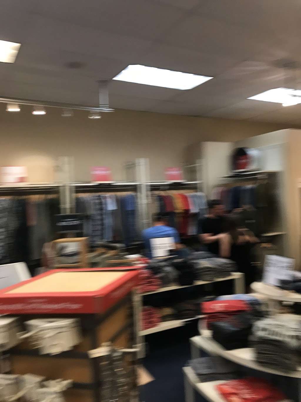 Lucky Brand | 950 Camarillo Center Dr Suite 996, Camarillo, CA 93010, USA | Phone: (805) 384-1381