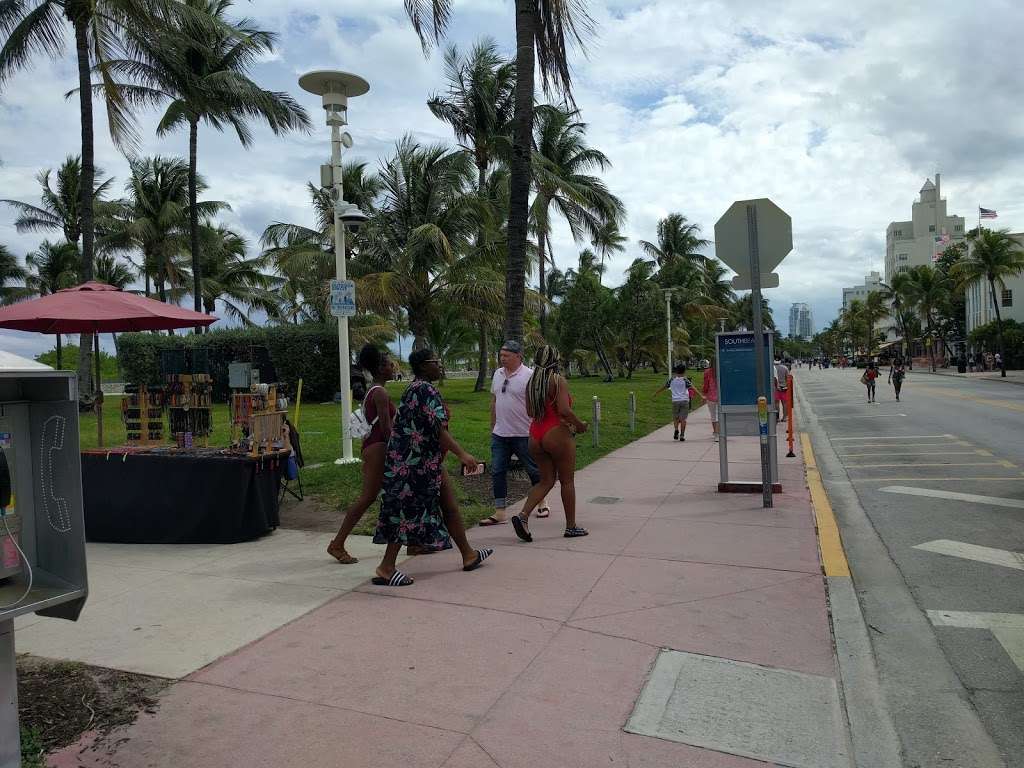 Miami Gift Shop | 930 Ocean Dr, Miami Beach, FL 33139, USA