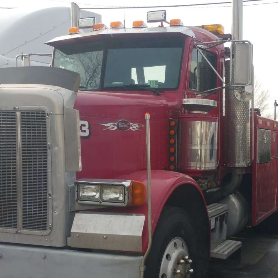 SP Towing Semi Truck | 22 Whitehall Dr, Northlake, IL 60164 | Phone: (773) 801-4860