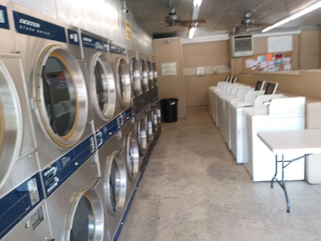 Spring Hill 24hr Coin Laundry | 110 S Webster St, Spring Hill, KS 66083, USA | Phone: (913) 912-3756