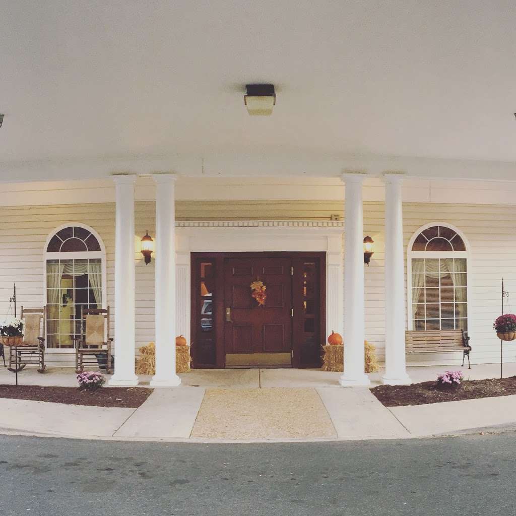 English Meadows Senior Living | 440 W Main St, Louisa, VA 23093, USA | Phone: (540) 967-4600