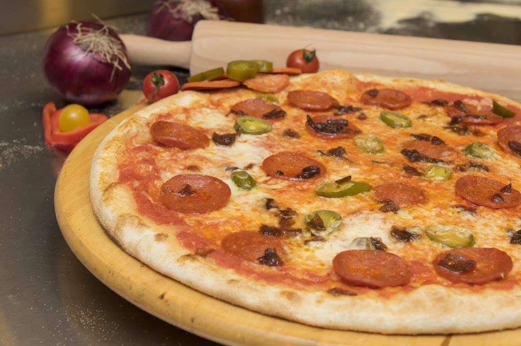 Caloroso Pizza (Beckton) | 1 Triumph Rd, Beckton, London E6 5LW, UK | Phone: 020 7055 3733